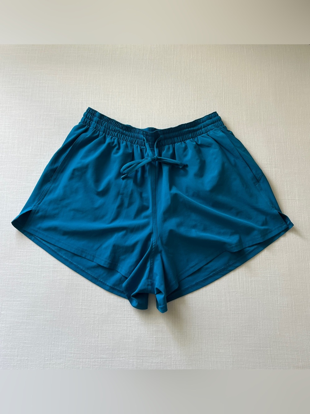 RARE Lululemon Pace Rival High-Rise Short 3"
Hawaiian Blue - Size 6 (Small)